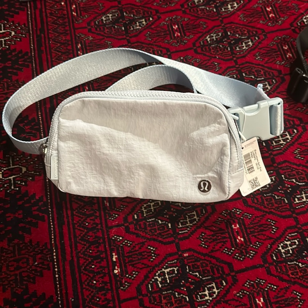 Lululemon everywhere belt bag 1L (discontinued powder blue)